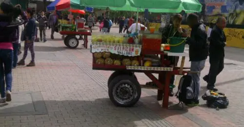 CARRITO DE FRUTA CARRERA 10 CON CALLE 13 BOGOTÁ CARRITO DE FRUTA CARRERA 10 CON CALLE 13 BOGOTÁ